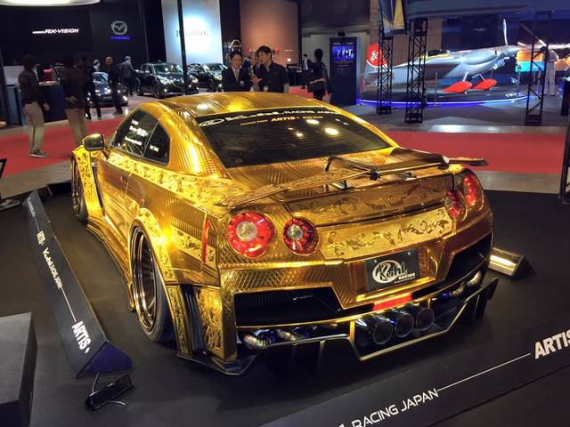 Una Nissan GT-R in stile samurai