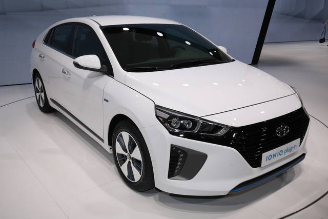 Hyundai Ioniq: tre per una