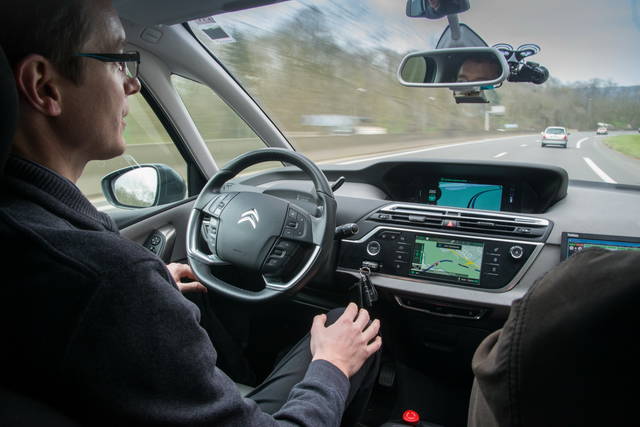 Il gruppo PSA spinge sulla guida autonoma