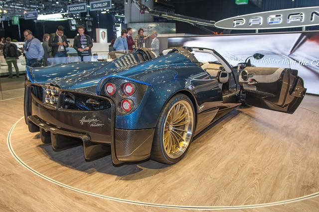 Pagani Huayra Roadster: via il tetto, su i cavalli