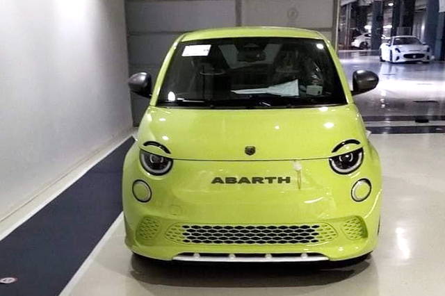 Abarth 500 electric: spy photo