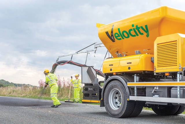 Riparare le buche stradali in modo veloce ed economico si può