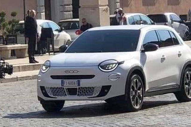 Photo of Fiat 600: new photos without a veil