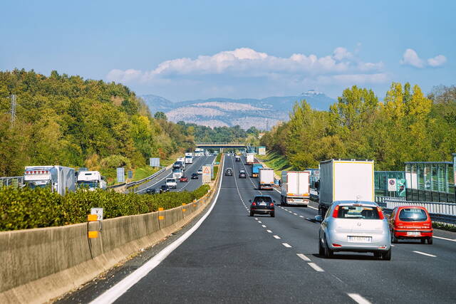 Previsioni traffico autostrade: bollino rosso nel weekend 30-31 agosto 2025
