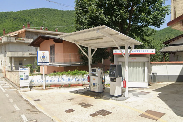 C'è un distributore di carburante comunale che fa risparmiare