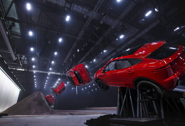 Jaguar E-Pace: per lei uno “stunt” da record