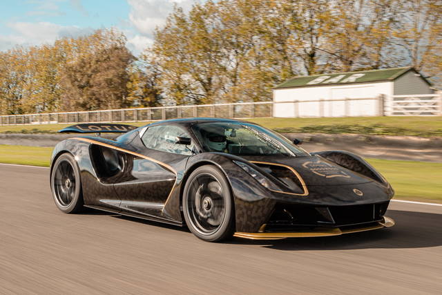 Lotus Evija: debutto in società