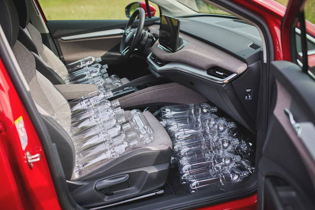 Skoda Enyaq iV: gli interni da materiali riciclati