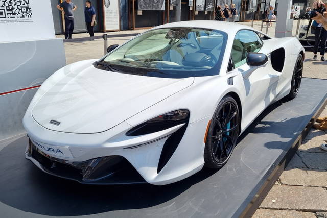 McLaren, al MIMO 2022 un tris da sogno