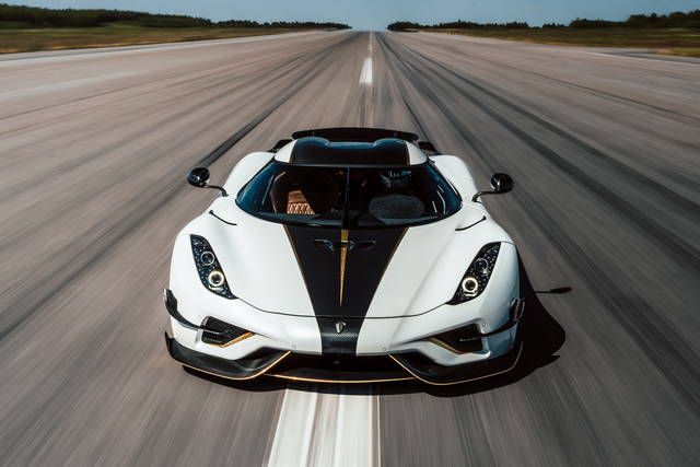 La Koenigsegg Regera batte l’elettrica Rimac Nevera