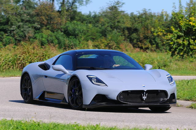 Maserati MC20 Cielo: questa spider va di corsa