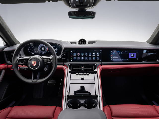 Porsche Panamera 2024: svelati gl’interni