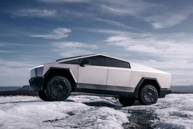 La Tesla consegna i primi Cybertruck