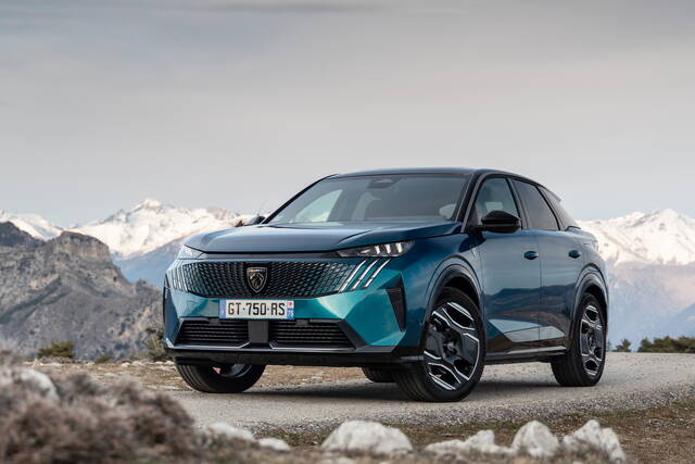 La Peugeot 3008 ora anche plug-in