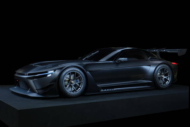 La Lexus al lavoro su una coupé supersportiva