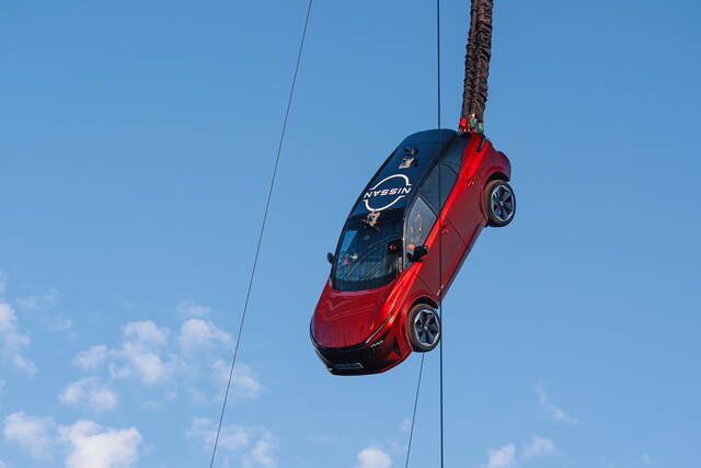 L’auto che fa bungee jumping