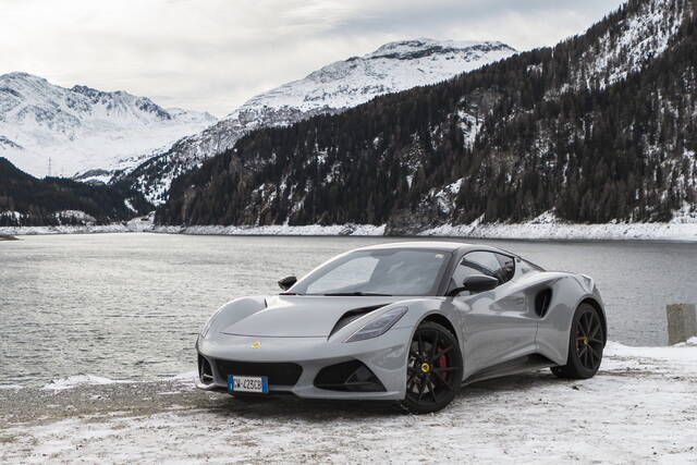 Con la Lotus Emira un viaggio lungo 1000 km