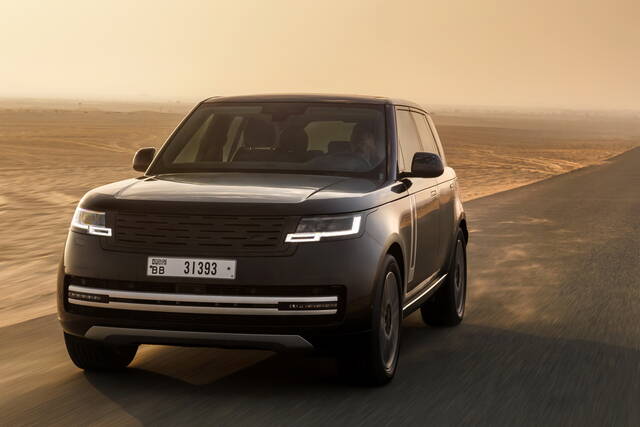 La Jaguar Land Rover ritarda le elettriche?