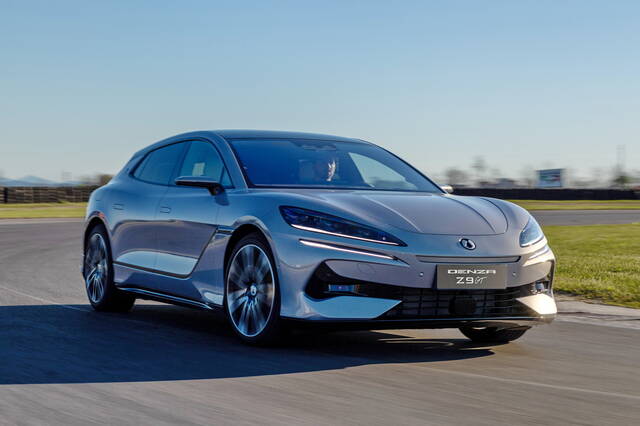 Denza Z9 GT DM-i: lusso e cavalli in quantità