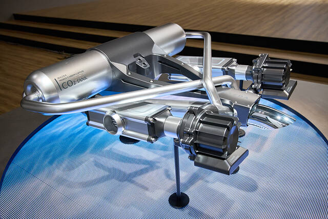 Lo scarico della Mazda che cattura la CO2