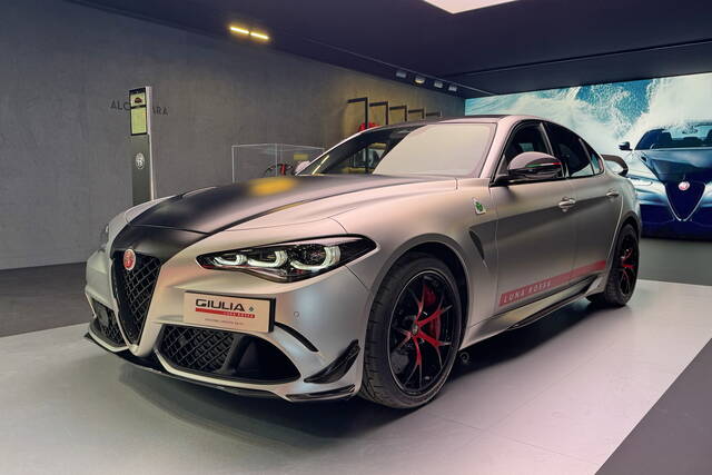 Vento in poppa per l'Alfa Romeo Giulia: la Quadrifoglio si veste da Luna Rossa
