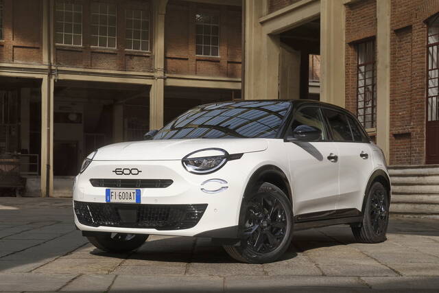 Fiat 600: debutta la versione base con il cambio manuale