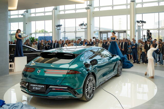 Il mercato auto europeo cresce ad aprile 2026 trascinato da elettriche e ibride
