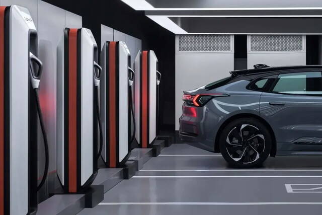 Ricarica ultra-rapida delle auto elettriche: con i cinesi è sfida al megawatt