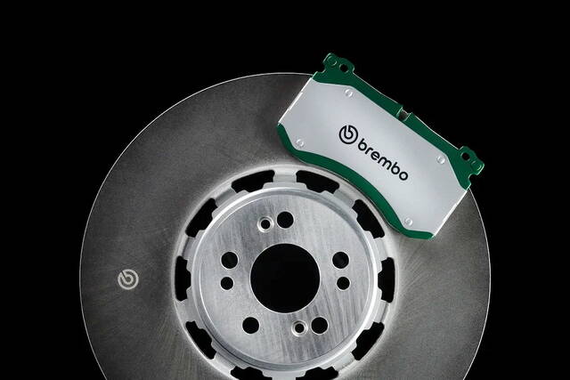 La Brembo rivoluziona i freni di ricambio: il nuovo kit taglia le emissioni del 90%