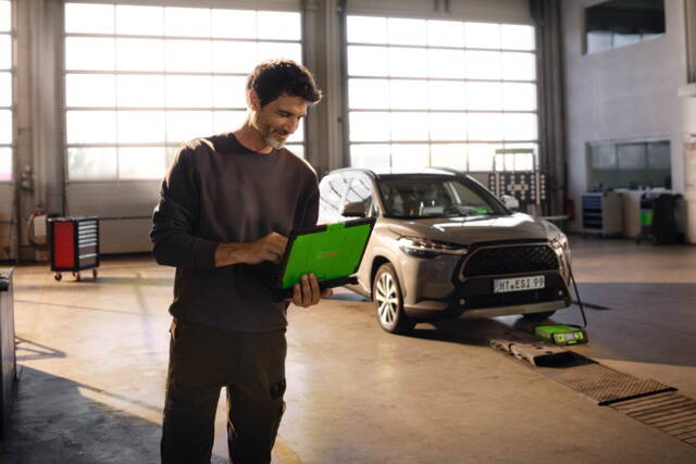 La tua auto sa quanto consumi davvero (e lo dice all'UE): controlla questa sigla sul libretto