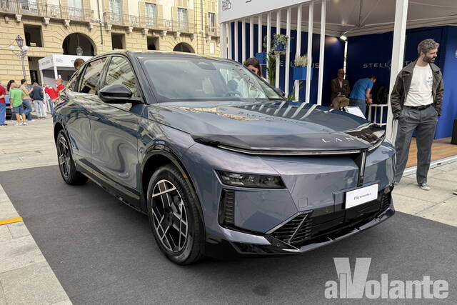 Lancia Gamma: debutto in società per la nuova crossover