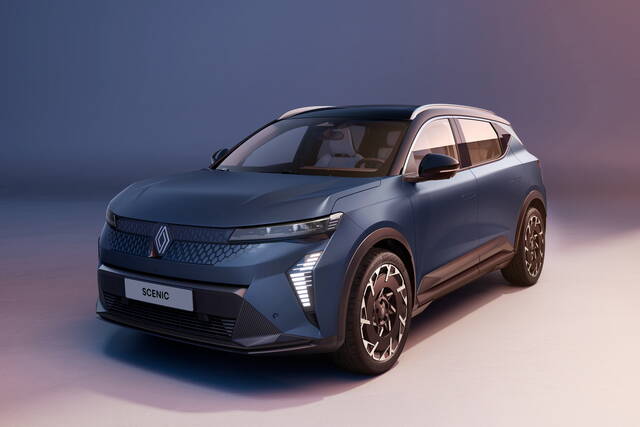 Renault Scenic E-Tech: sotto la pelle cambiano batterie, tecnologia e prezzi