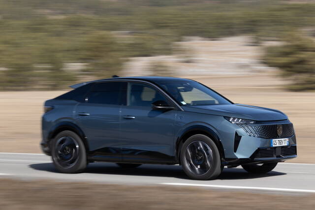 Peugeot e-3008 ed e-5008: ora con più autonomia