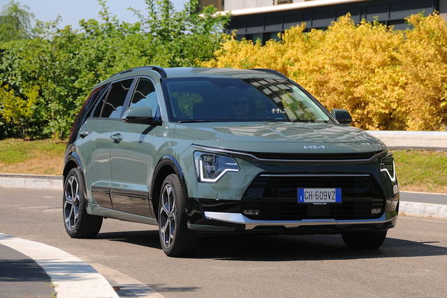 2023 kia niro suv