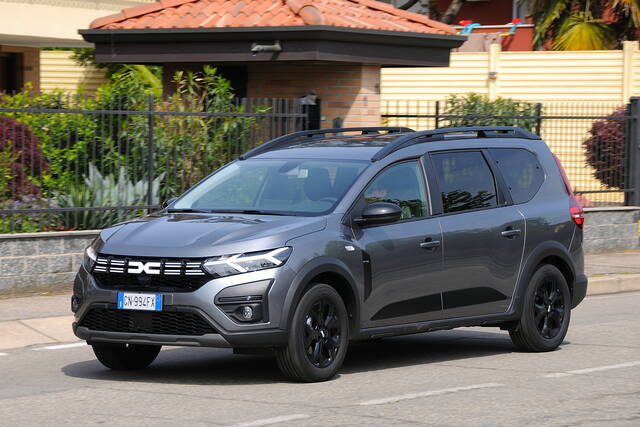 dacia jogger 16 hybrid prova 2023 07 02