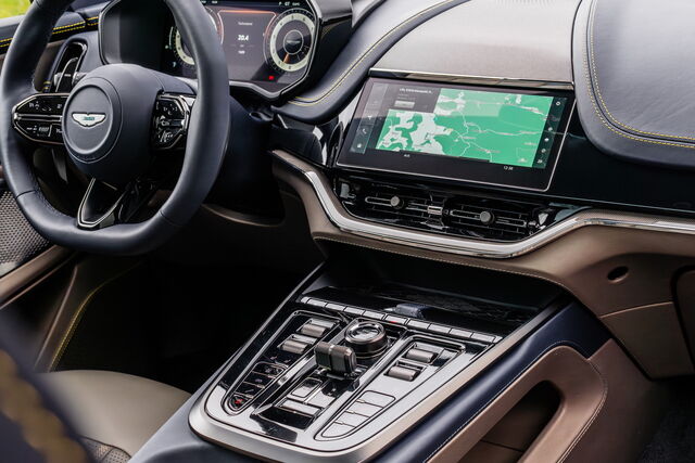 aston martin dbx 2024 10 1616