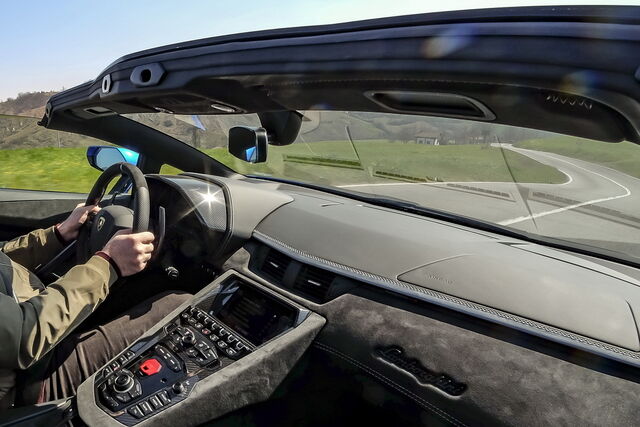 guida lamborghini aventador