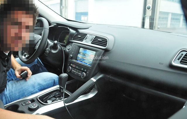 renault crossover 2015 spy