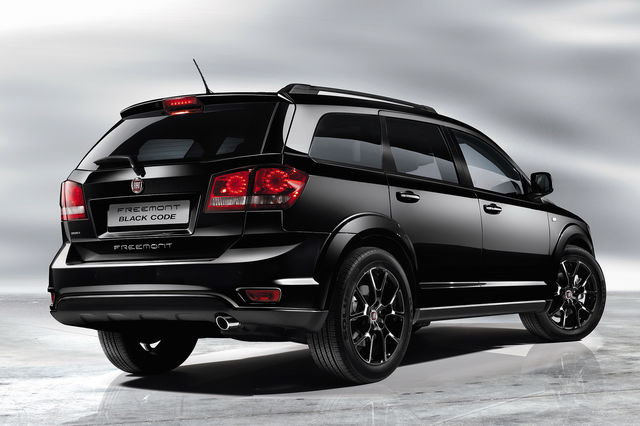 fiat-freemont-black-code_3.jpg?itok=oJmI