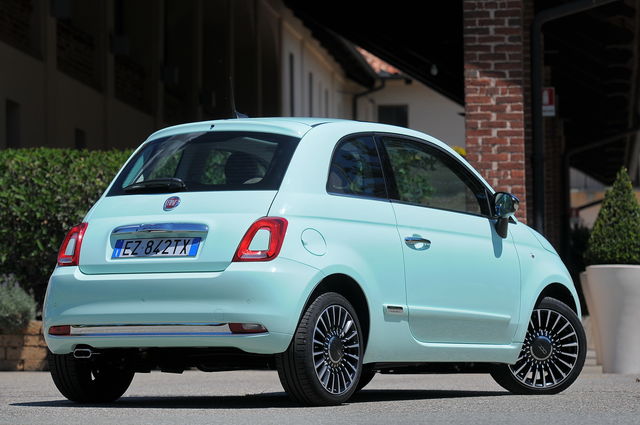 Fiat 500: aggiornata, ma è sempre lei - alVolante.it