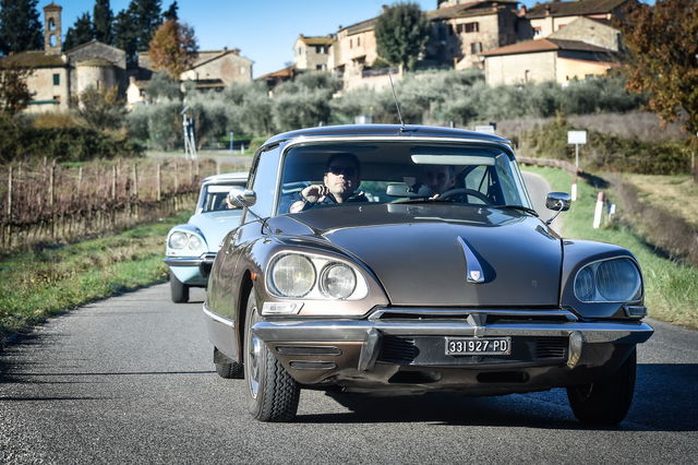 Un tuffo nel passato con le storiche Peugeot e Citroën 