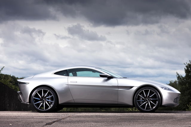 Aston Martin Vantage vs DB10