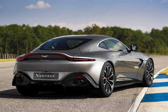 Aston Martin Vantage vs DB10