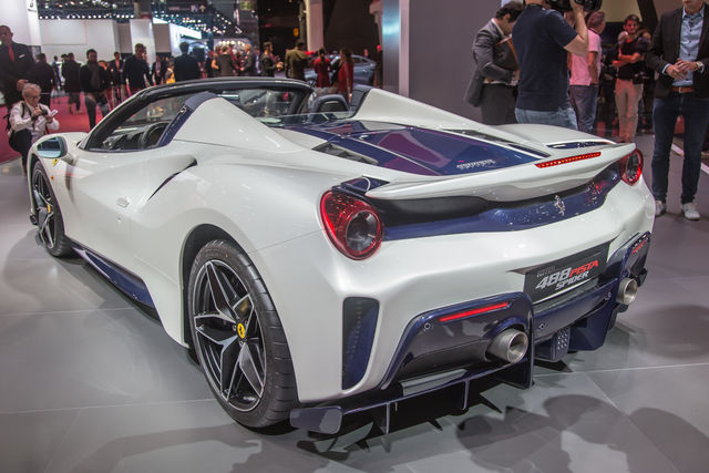 ferrari 488 pista spider parigi 2018 3