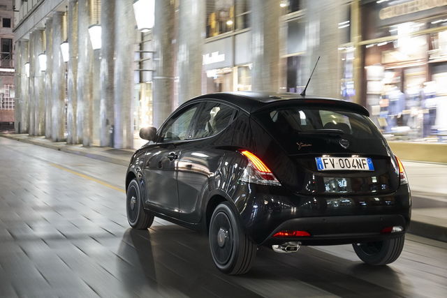 La Lancia Ypsilon Si Veste Di Nero