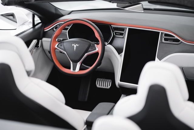 La Tesla Model S Diventa Cabrio La Tesla Model S Diventa Cabrio