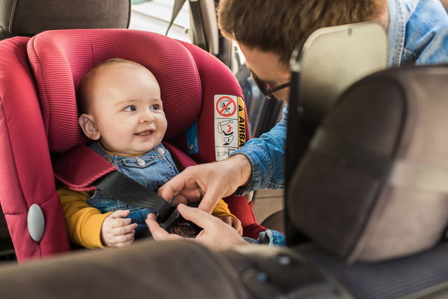 Seggiolino auto per neonati: Ovetto, com'è fatto e come funziona
