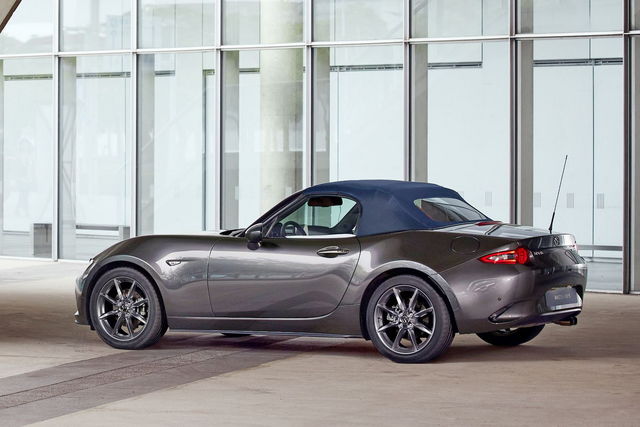 Mazda MX-5, i prezzi e le novità del model year 2021