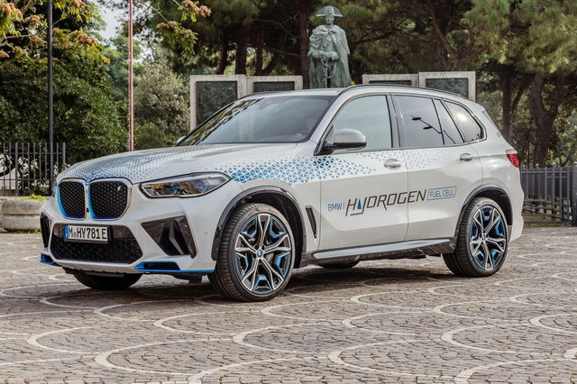 bmw x5 idrogeno 2023 10