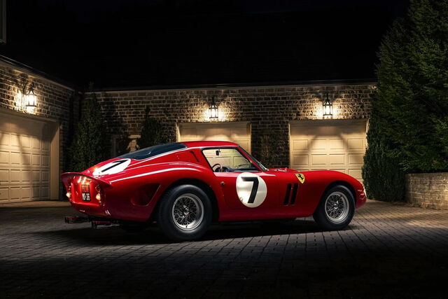 Ferrari, all'asta per una cifra record la Spider California by Scaglietti